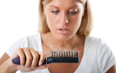 Haarausfall bei Frauen: Ursachen, hormonelle Einflüsse & was wirklich hilft