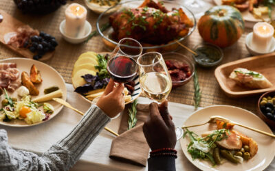 Deftige Mahlzeiten & Alkohol: So bleiben Verdauung und Leber an Feiertagen im Gleichgewicht
