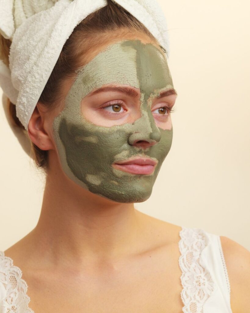 Glänzende T-Zone pflegen mit der grünen FRESH purifying mask von RINGANA